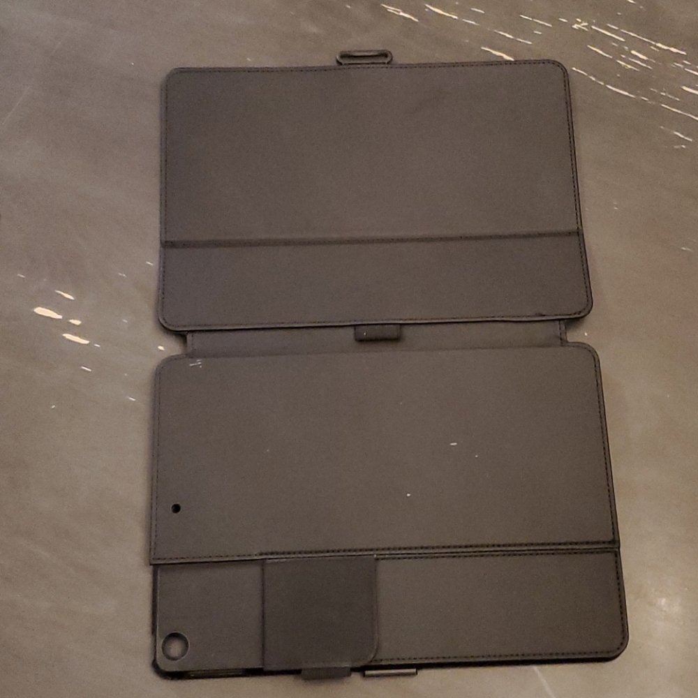 IPad 8yh generation case - Picture 4 of 4